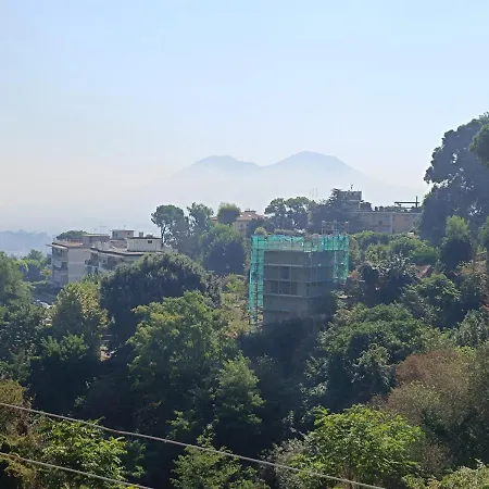 Casa Cecilia, * Nápoles